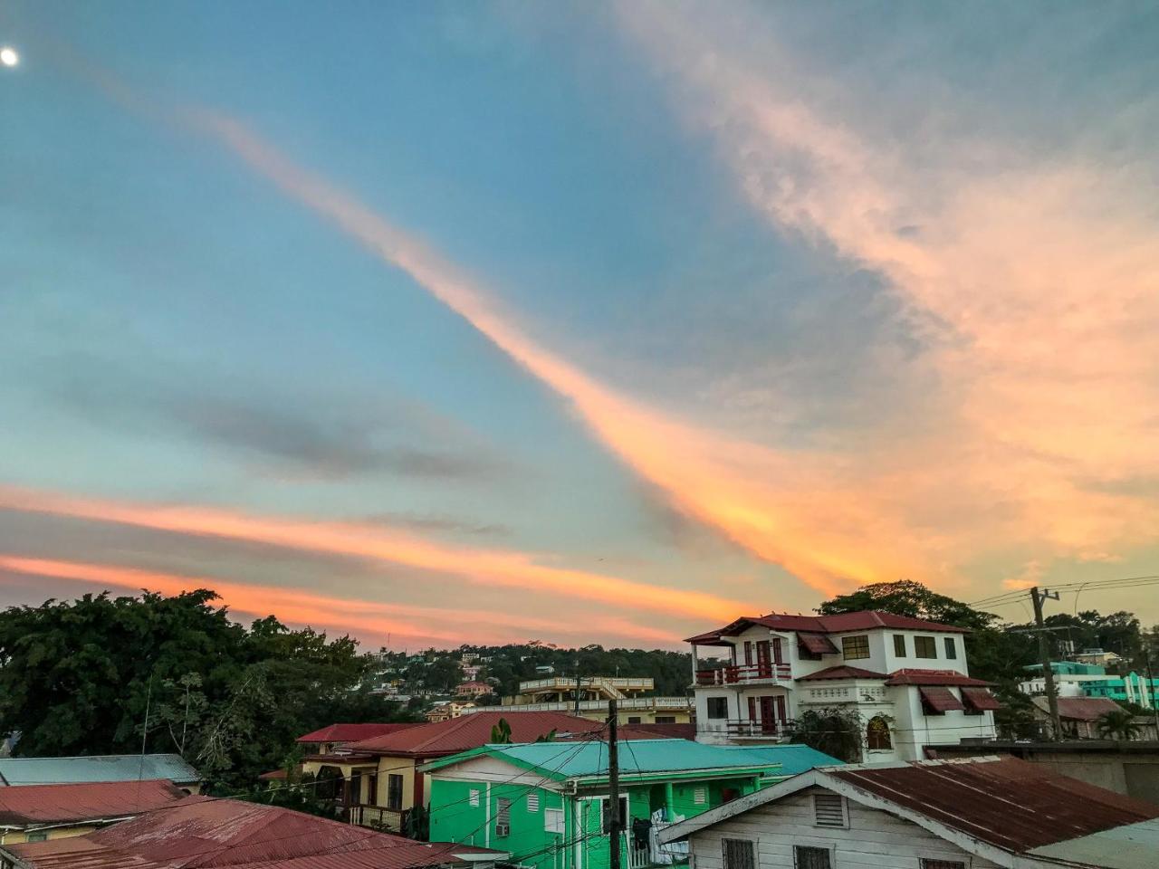 Bella'S Backpackers Cayo Hostel San Ignacio Exterior photo